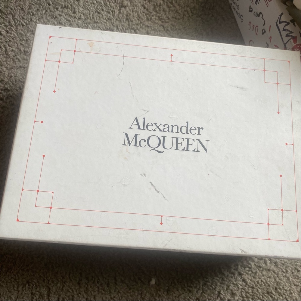 Alexander McQueen Oversized Sneaker in Glitter Pink - Picture 9 of 10
